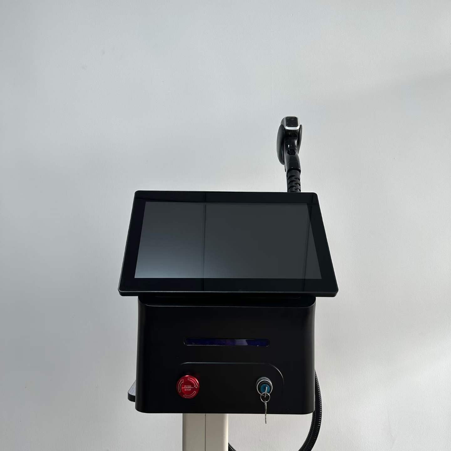 Portable 808nm Diode Laser Hair Removal Machine with 755/808/1064nm Triple Wavelength Cooling System