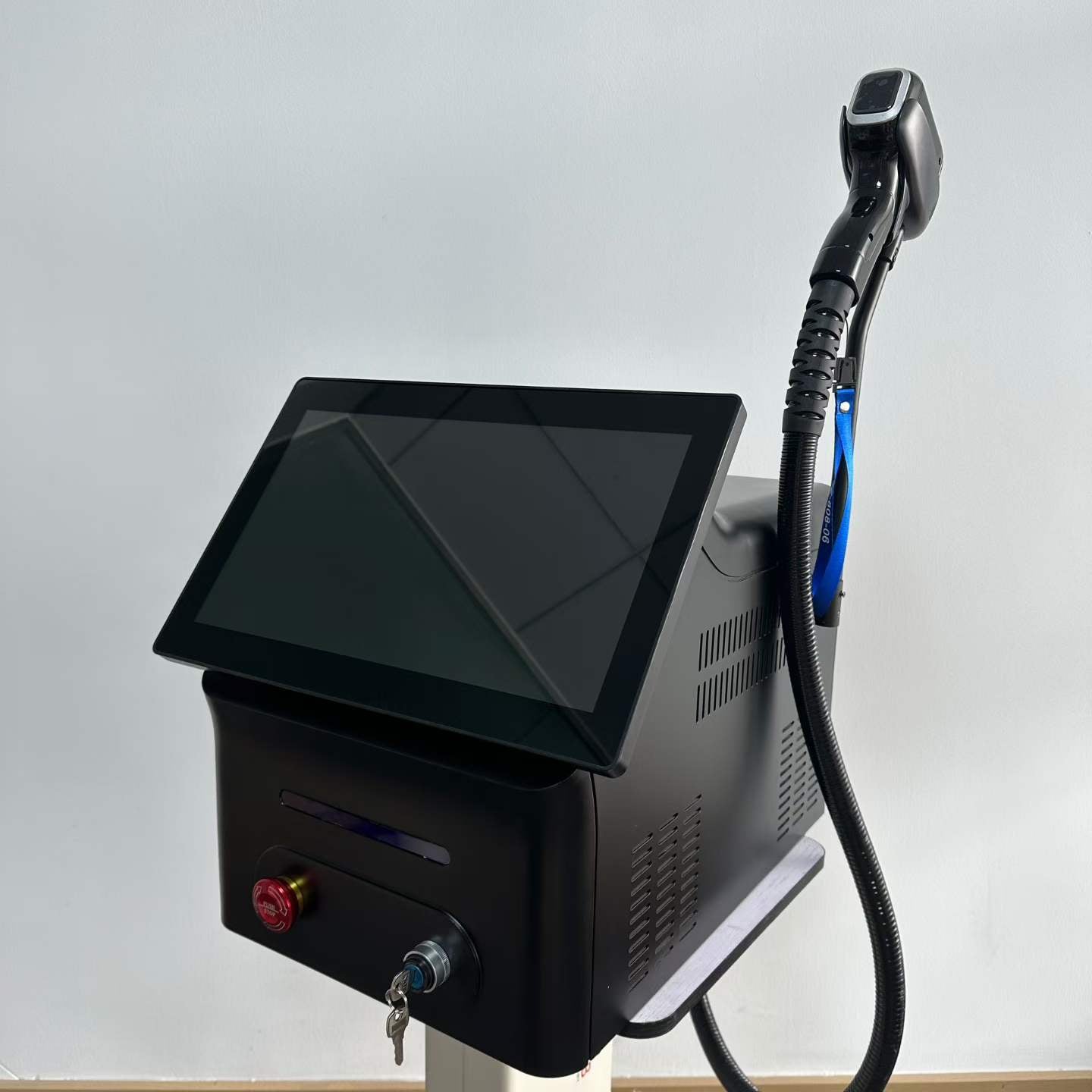 Portable 808nm Diode Laser Hair Removal Machine with 755/808/1064nm Triple Wavelength Cooling System