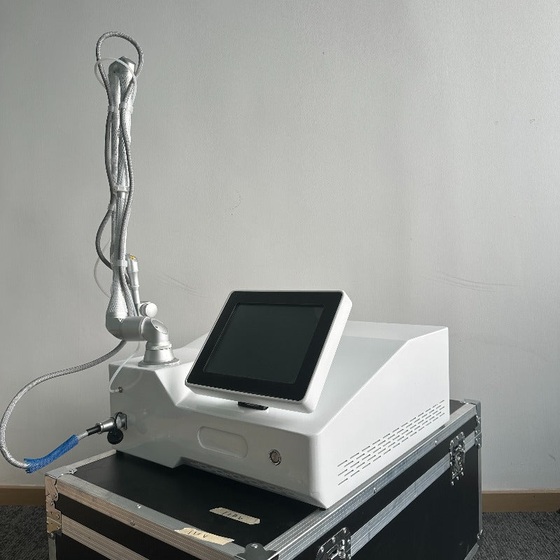 CO2 Fractional Laser Skin Resurfacing Machine For Scar Removal Acne Skin Tightening